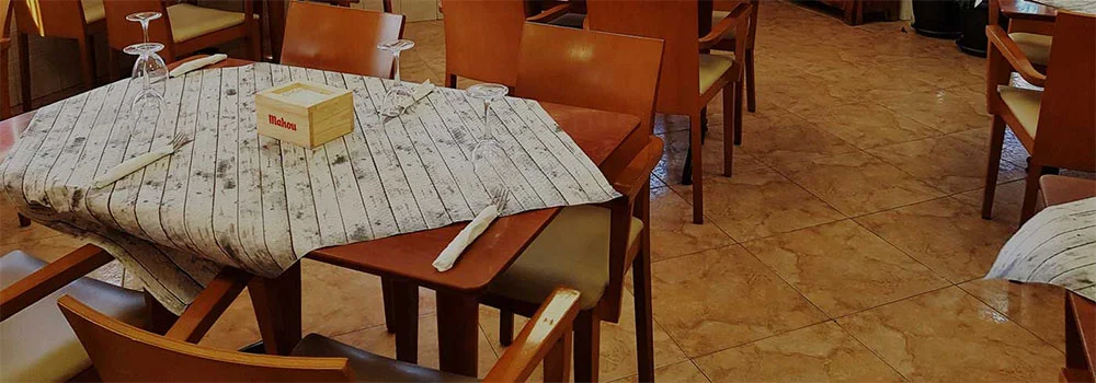 mesa montada del restaurante