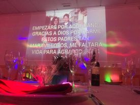 Asador Mendoza proyector en evento